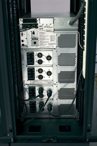 Модульный ИБП APC Symmetra SYA12K16RMI